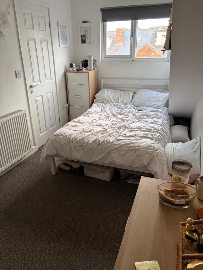 Large double room with on-suite Main Photo