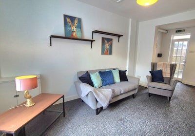 2 bedrooms available on Ebor Street  Main Photo