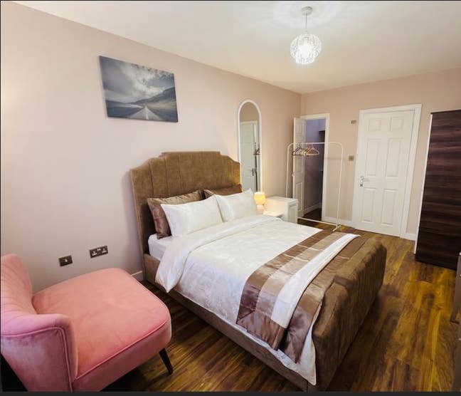 Stunning EnSuite–E14🏠Poplar / Langdon Park Zone 2 Main Photo