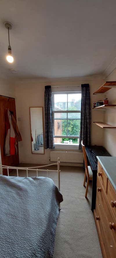 Room in Cowley available from June Main Photo