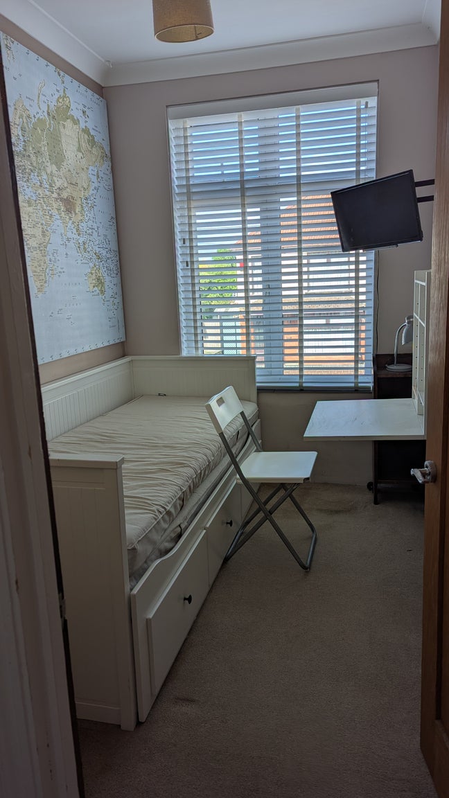 Calm Affordable Room in a Quiet Home Main Photo