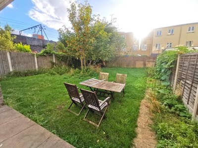 4 Bed Flat+ Study+ Garden +1Min Shadwel Dlr Main Photo