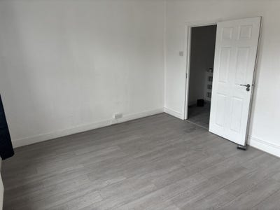 Newly Refurbished Room to Rent  Main Photo