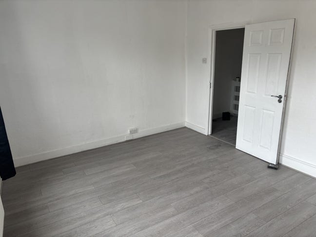 Newly Refurbished Room to Rent  Main Photo