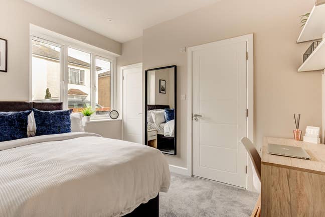 🌟Ensuite Room in Calm, Well-Managed Home🌟 Main Photo