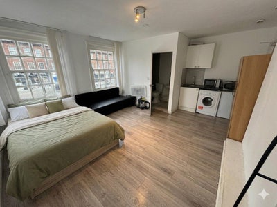 Furnished studio Flat to rent in Edgware (HA8) Main Photo