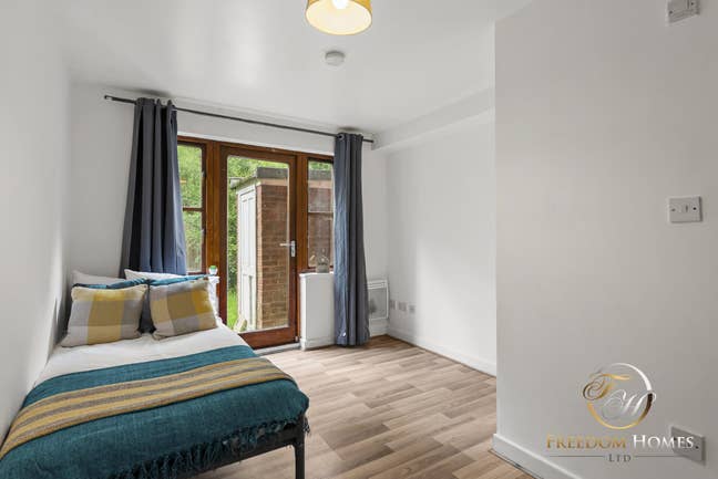 Brand New HMO in St. Michael's Gate - PE1 Main Photo