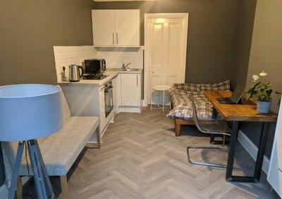Modern studio flat Main Photo
