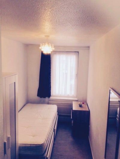 Beautiful Single Room  inc Internet Main Photo