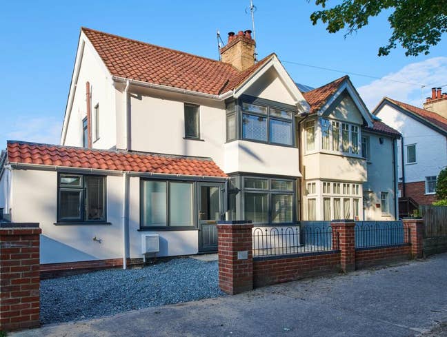 Premium Double Room | Bills Included Main Photo
