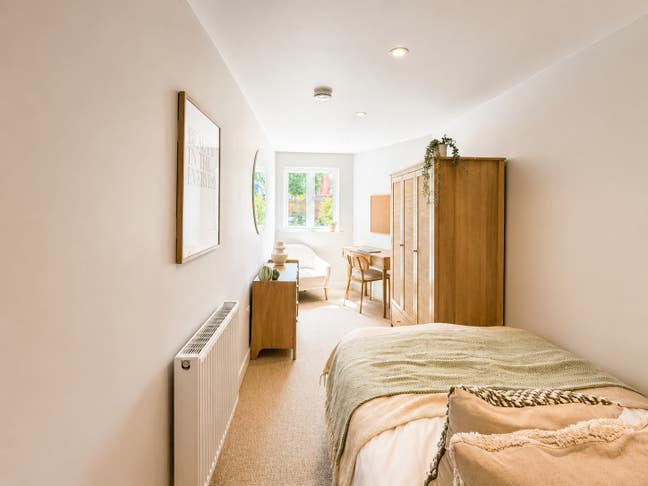 Beautifully Designed Home for Biomed Professionals Main Photo