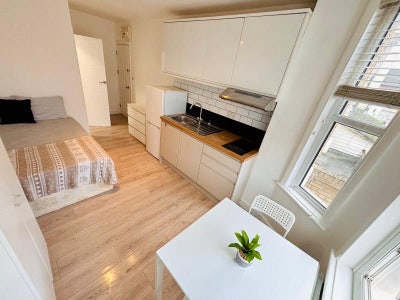 ✨🏡 Studio Flat to Let in - Dollis Hill Main Photo