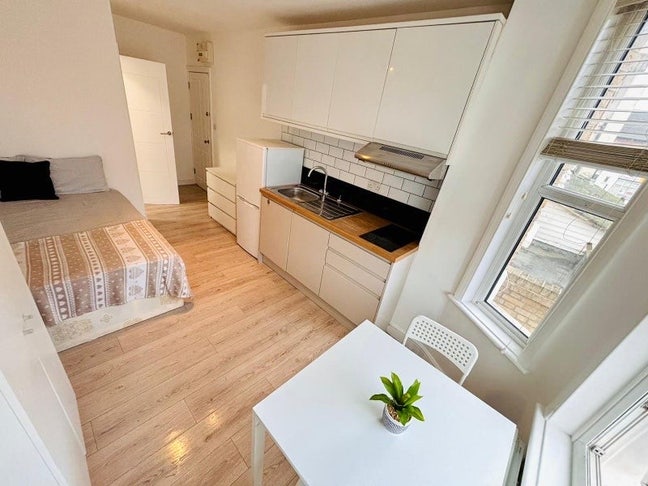✨🏡 Studio Flat to Let in - Dollis Hill Main Photo