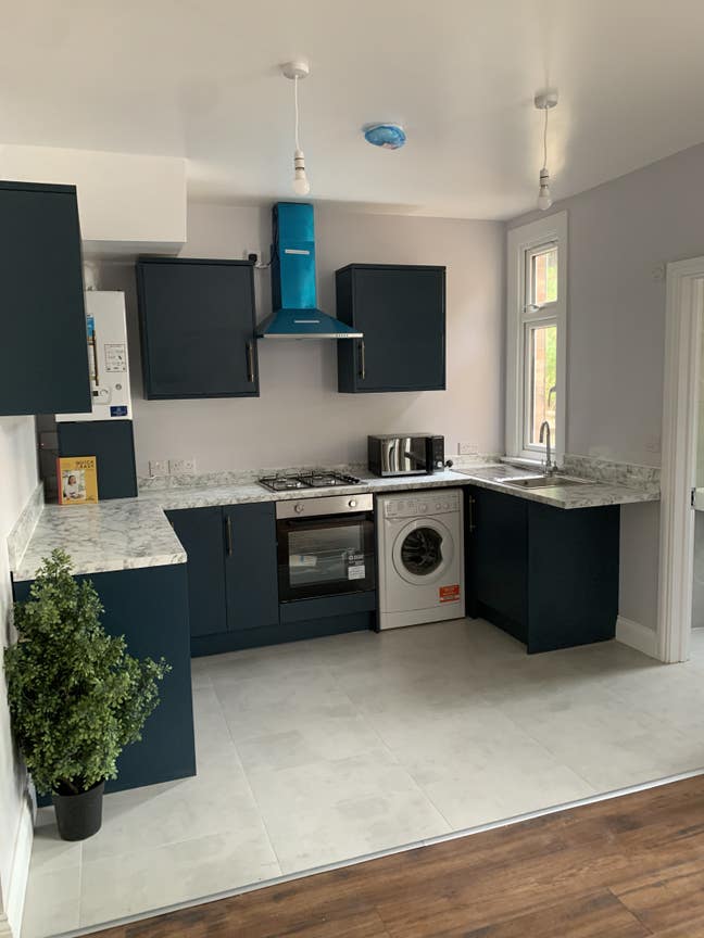 Beautifully presented house 5 mins to tube station Main Photo
