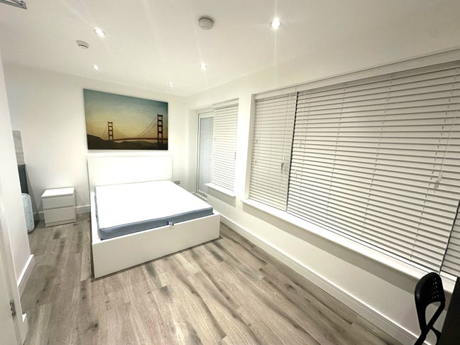 Newly Refurbished En-Suite Room (All bills Inc) Main Photo