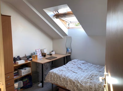 7 Person Flat Available! Main Photo