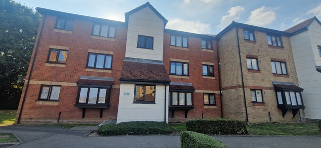 Large Ground Floor Studio – Enfield EN1 Main Photo