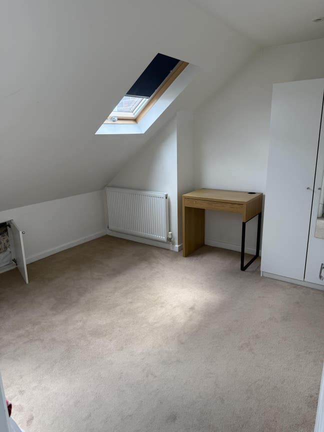 2 rooms for rent - female only Main Photo