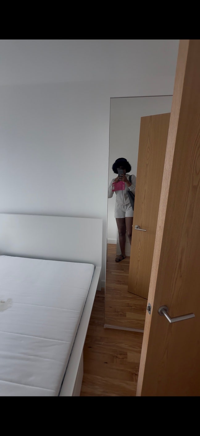 Spacious room available in 2 bedroom Flat Main Photo