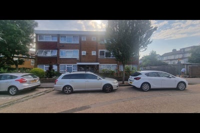 Well-Presented 2-Bedroom Home with Parking. Main Photo