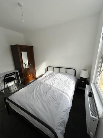 4 bed Clean modern garden house well maintained Main Photo