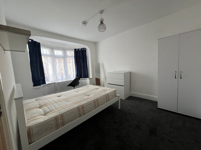 3 rooms  in Leyton next to  Overground Main Photo