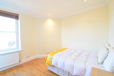 Double / Central / 4 min walk from Station !  Main Photo