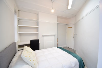 Cosy Room in Clean, Quiet Home! Main Photo
