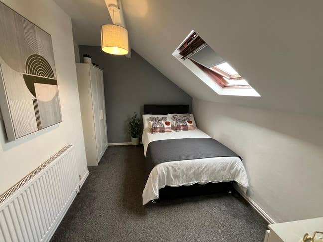 Randolph St | Furnished Double Room | All bills  Main Photo