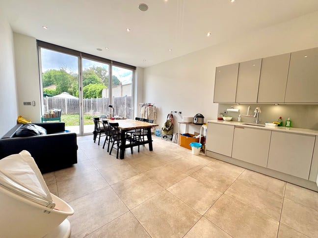Lovely Modern House Acton - Family Main Photo