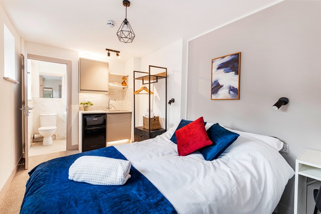 Boutique En-Suite Rms | Cleaner | Kitchenettes Main Photo