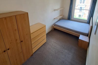 Room for professional in big 5-bed houseshare Main Photo