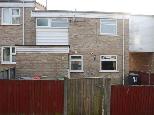 4 Bedroom House - Fully furnished Main Photo