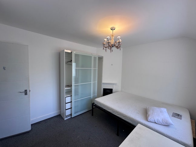 Room For rent  Main Photo