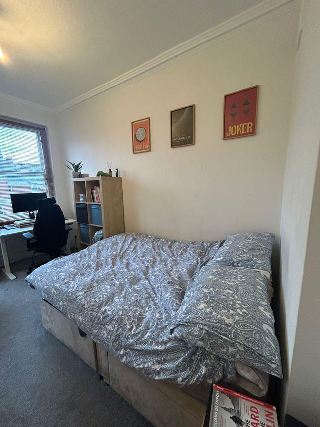 Room to rent in spacious 3 bed Clapham flat Main Photo