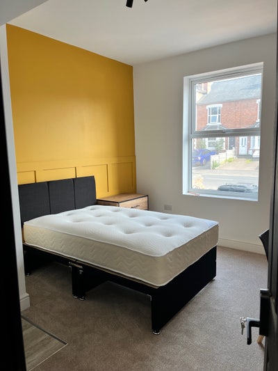 Room In Large All En Suite House Main Photo