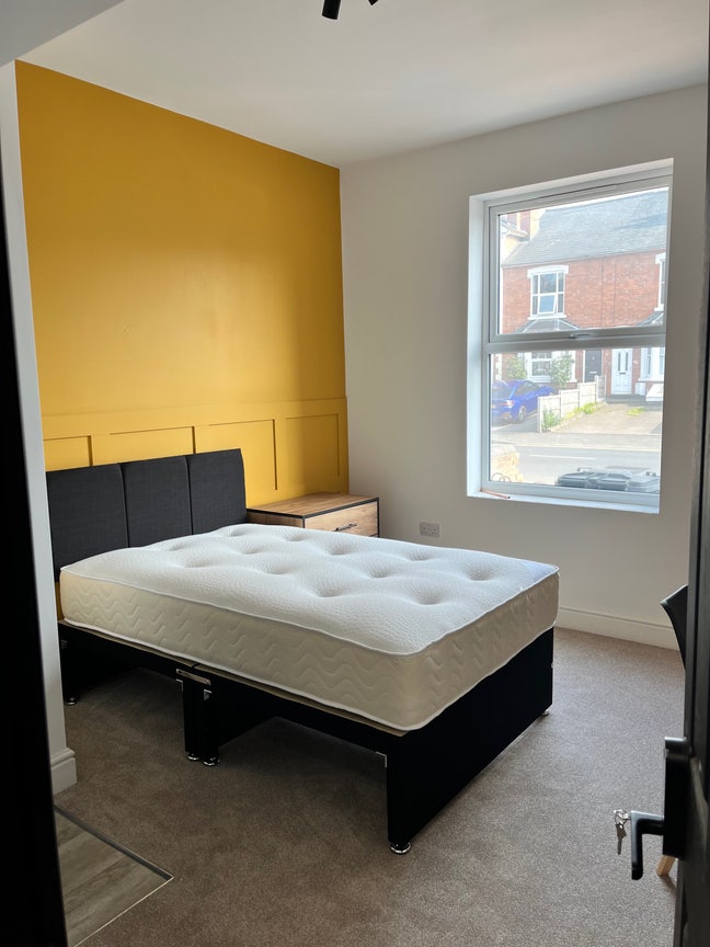 Room In Large All En Suite House Main Photo
