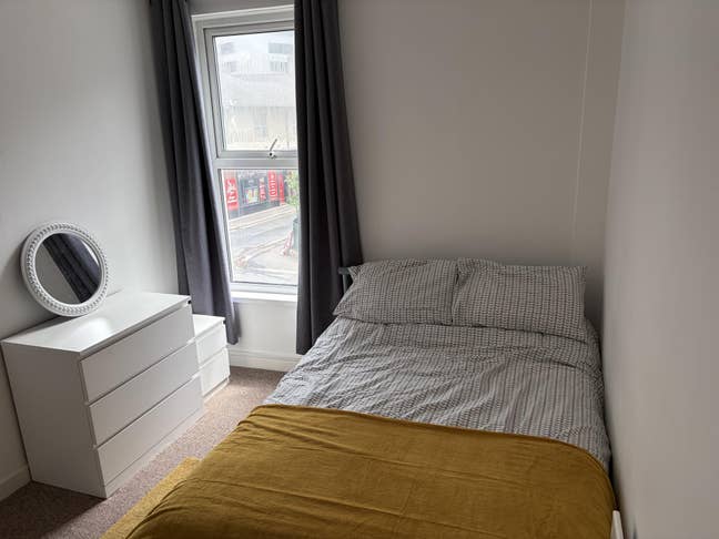1 Good Sized Room Available ,inc Bills!  Main Photo