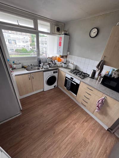 Double Room@Queenmary/Mile End Station  Main Photo