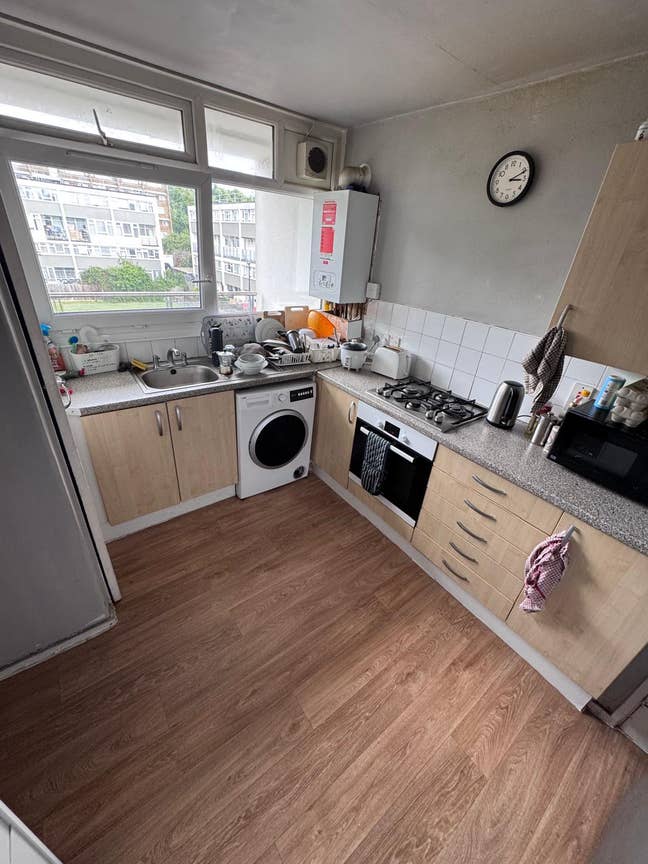 Double Room@Queenmary/Mile End Station  Main Photo