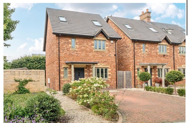 Two double bedrooms available  Main Photo