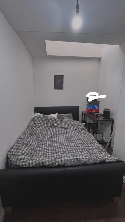 Single Room with Double bed Available for sublet Main Photo