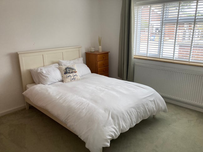 Room in friendly bungalow  Main Photo