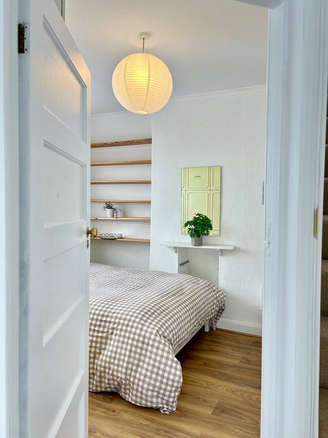 &pound;50 off/ Double Rooms- Female Household-KT4 Main Photo
