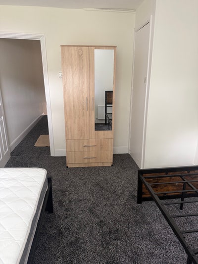 Double room available preferably only for girls Main Photo