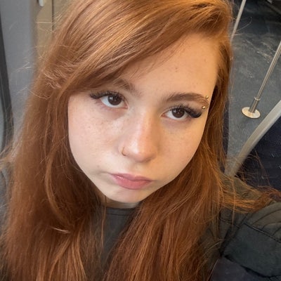18 year old female chef looking to move out  Main Photo