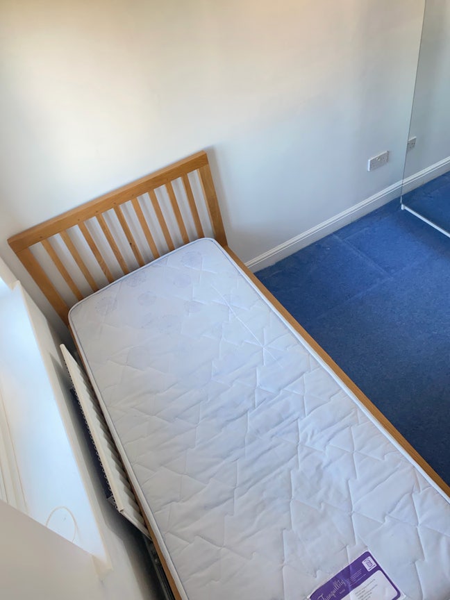 Single room in 4 Bed Detached House  Main Photo
