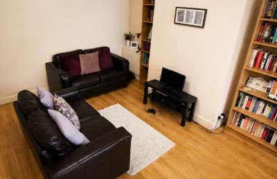 2 Bed House in Kirkstall - Available July!! - Main Photo