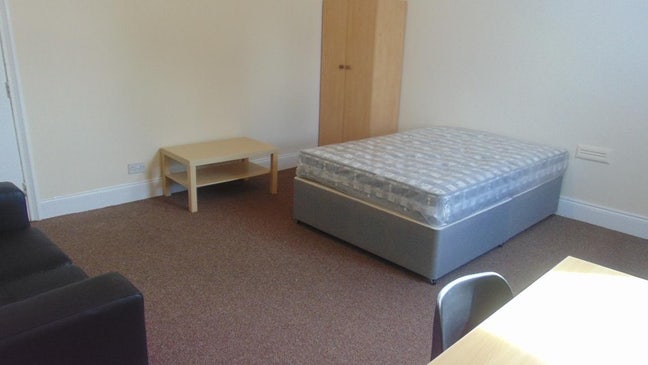Spacious Double Bedroom Main Photo