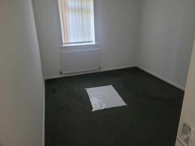 2 Rooms availabe in a medium flat in Erskine Main Photo
